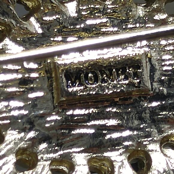 Monet Clear Black Rhinestone Oval Brooch, Gold Plated, 1980s Vintage Jewelry - Picture 10 of 10